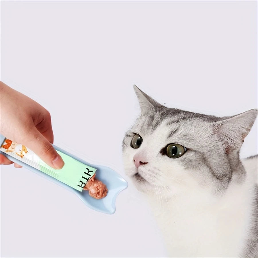 Cat Treat Squeeze Spoon – Lickable Wet Treat Feeder